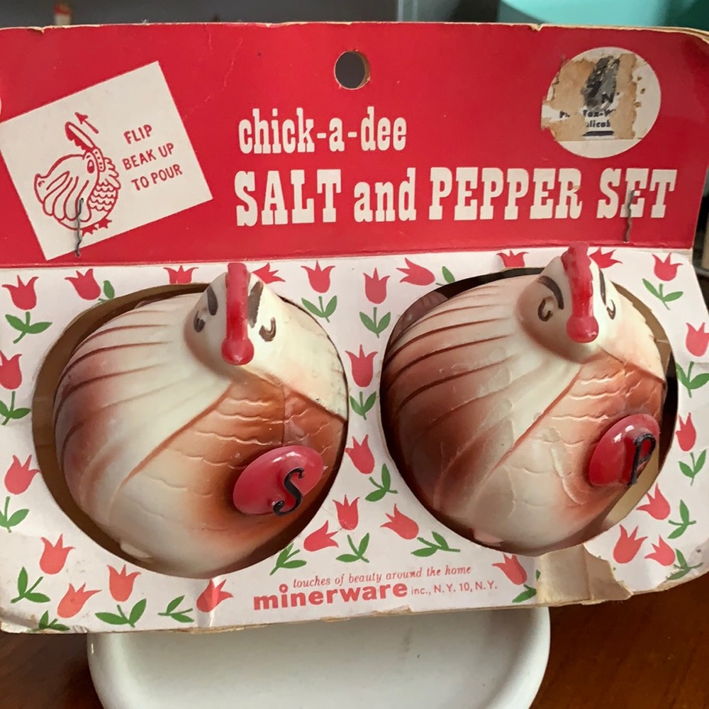Chick-a- dee salt and pepper shakers made by Minerware Vintage